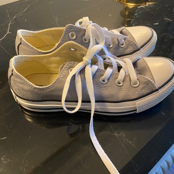 Gray Converse Tennis Shoes size 6 - Picture 2 of 5